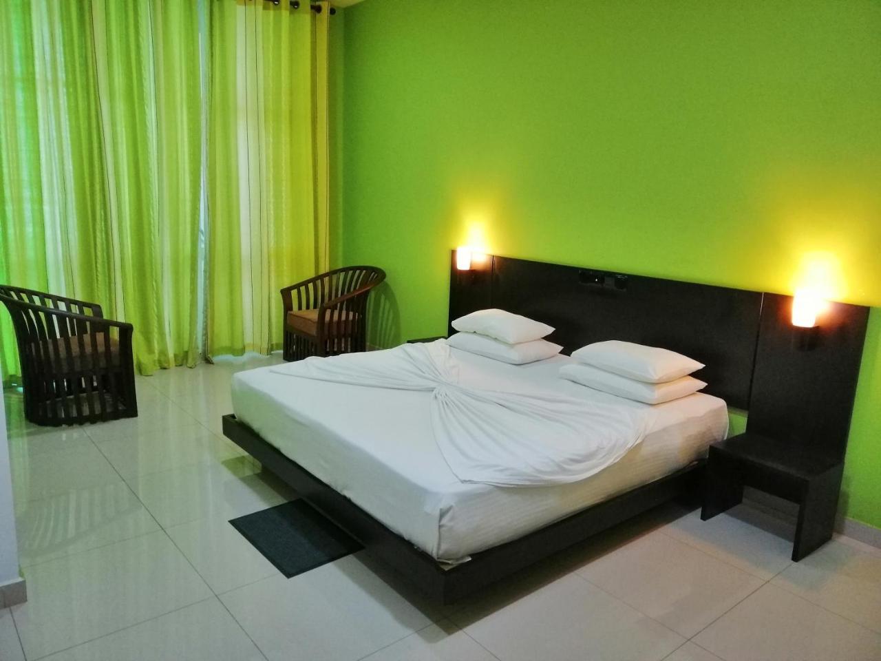 Mars Hotel Тангале Екстериор снимка