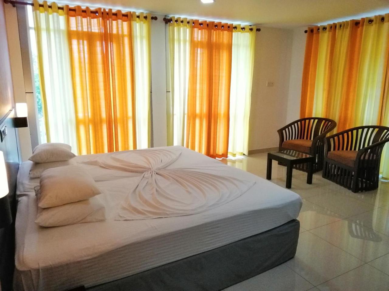 Mars Hotel Тангале Екстериор снимка