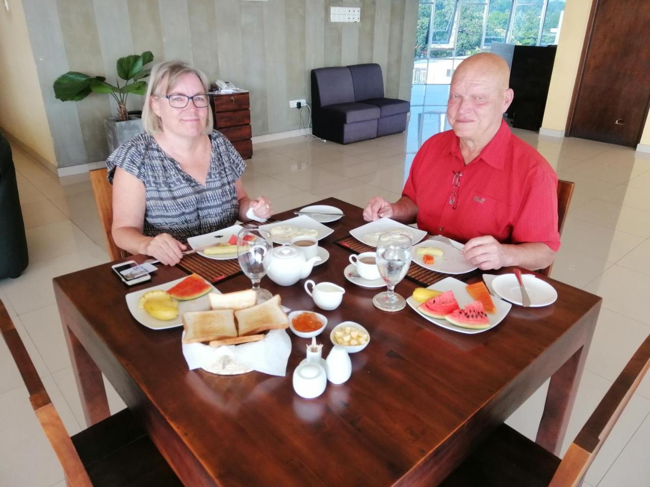 Mars Hotel Тангале Екстериор снимка