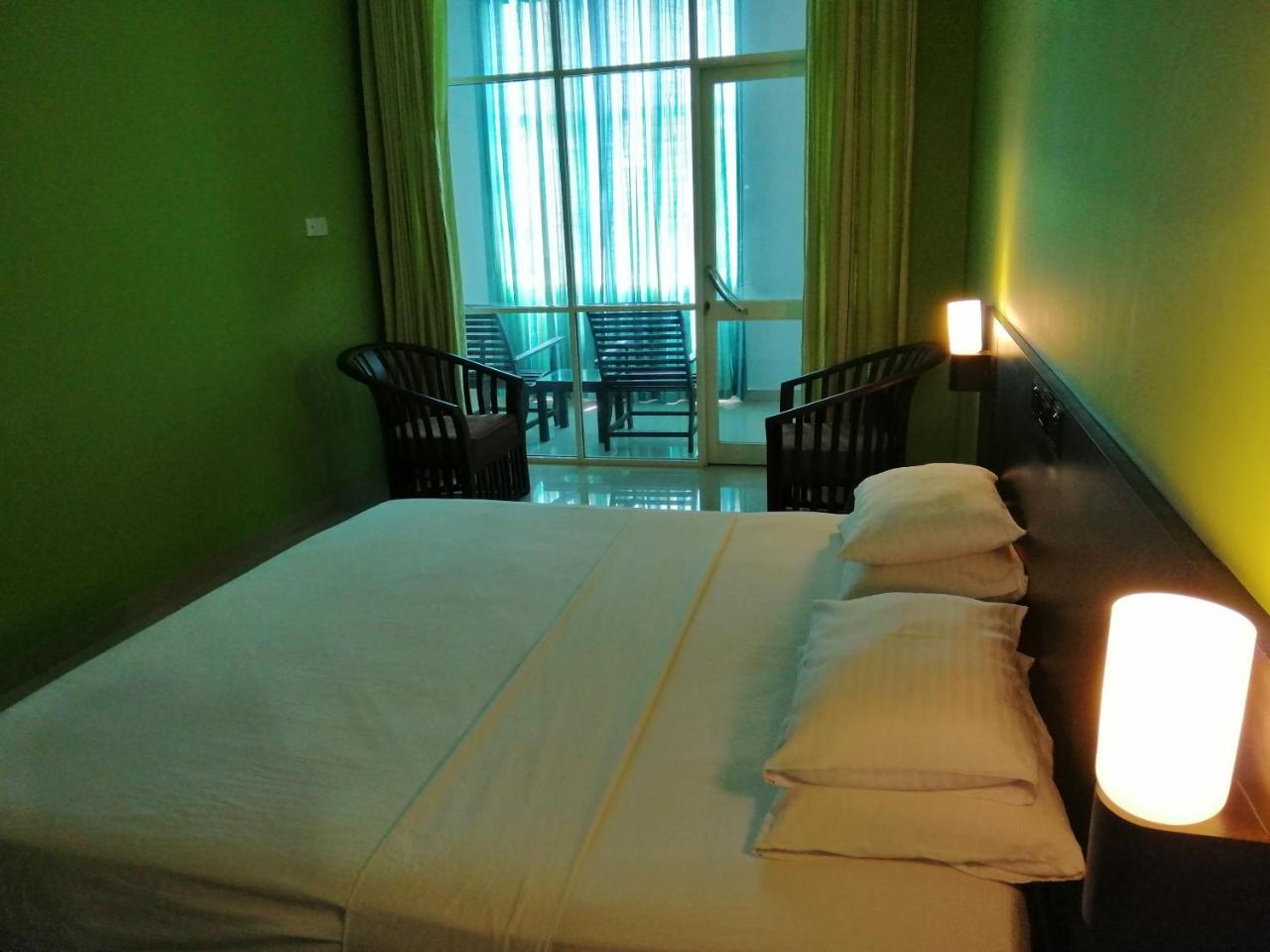 Mars Hotel Тангале Екстериор снимка