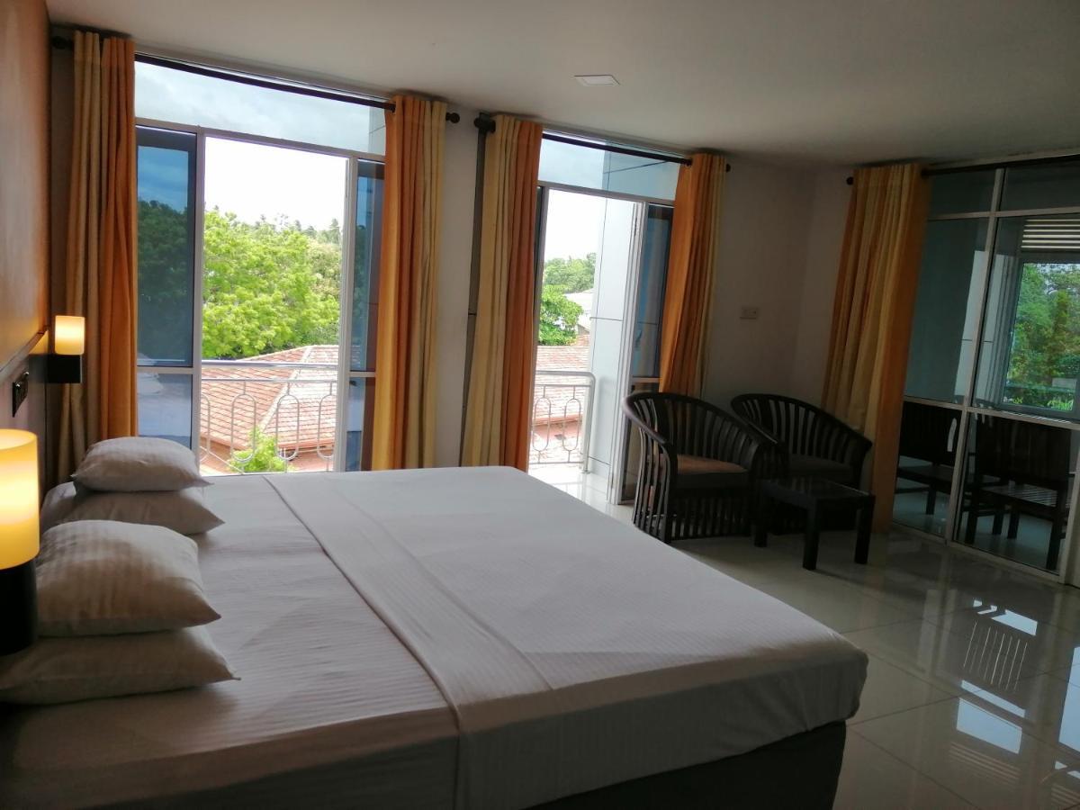 Mars Hotel Тангале Екстериор снимка